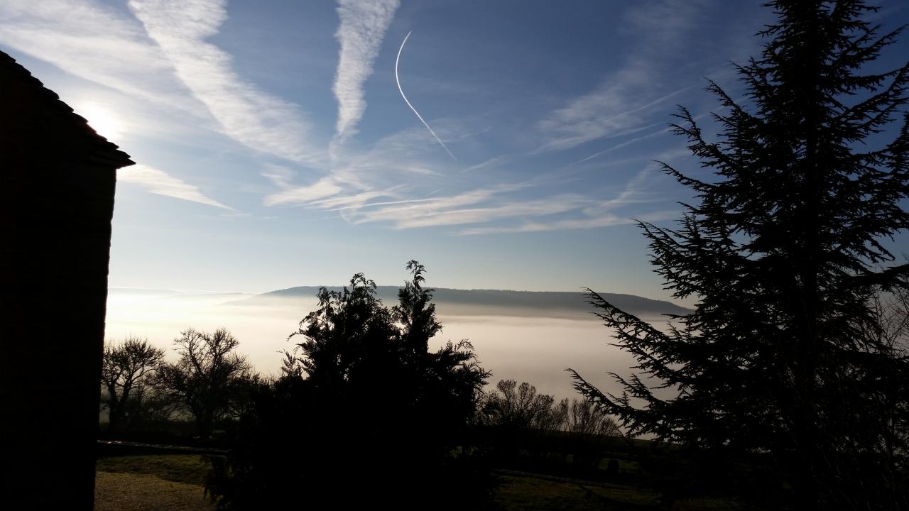 26 décembre au matin, Châteauneuf est au dessus de la brume...
