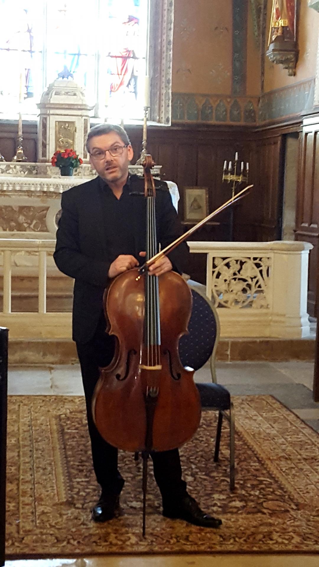Samedi 15h00, le violoncelliste Robin Defives présente les suites de JS Bach...