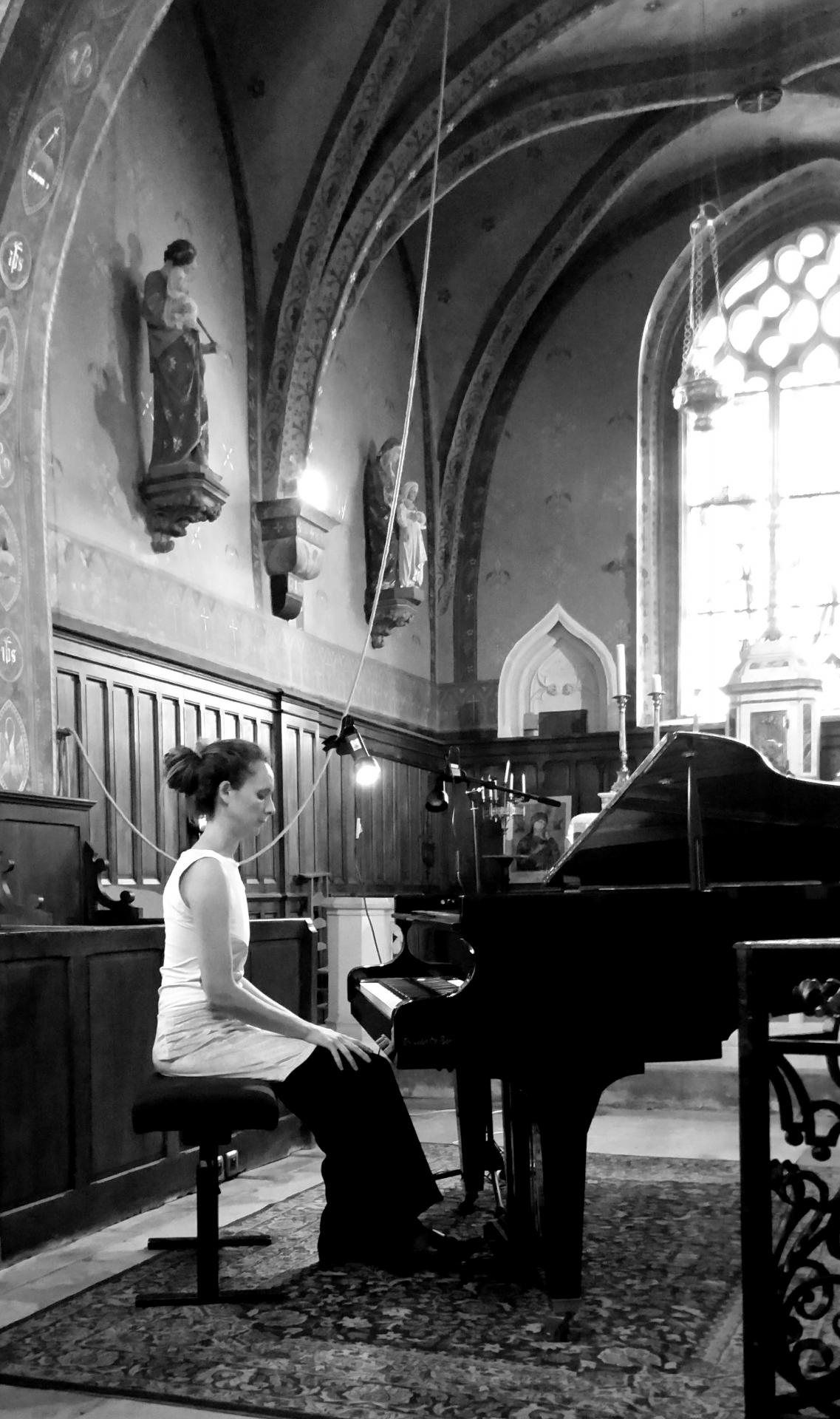 Juliette Mazerand au piano, un instant de concentration...
