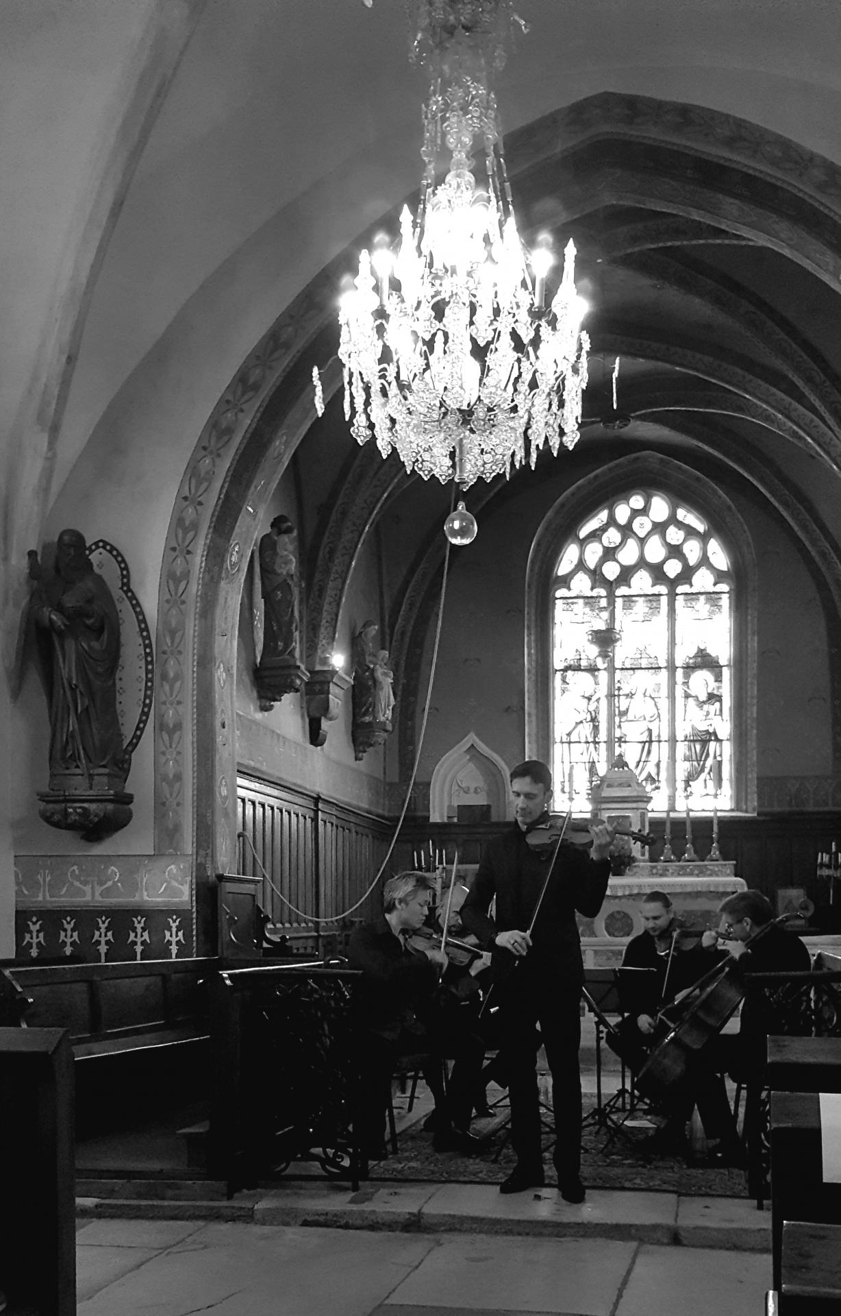 Frédéric Moreau et son orchestre Les Violons de France jouent Paganini