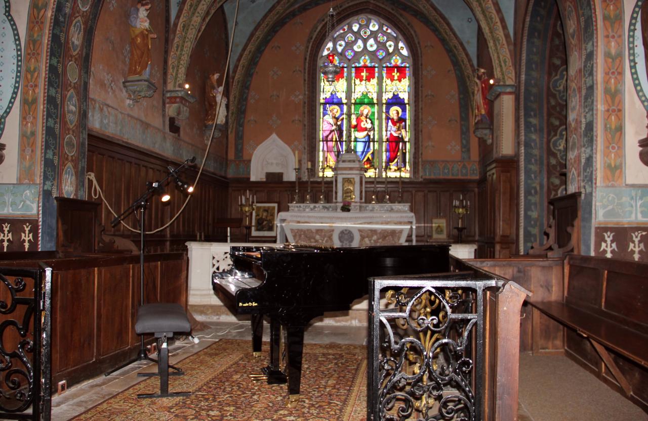 Le piano Bechstein dans le choeur de l'église St-Philippe & St-Jacques