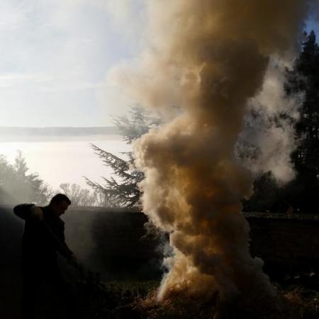 26 déc. matin, Signaux de fumée de Jean-Michel, au dessus de la brume